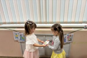 Выбор детьми места для своих работ Выбор детьми места для своих работ.